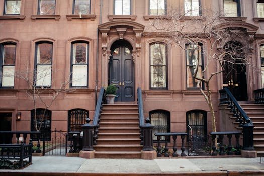 Elegant urban brownstone with a grand entrance showcasing classic architecture and design.